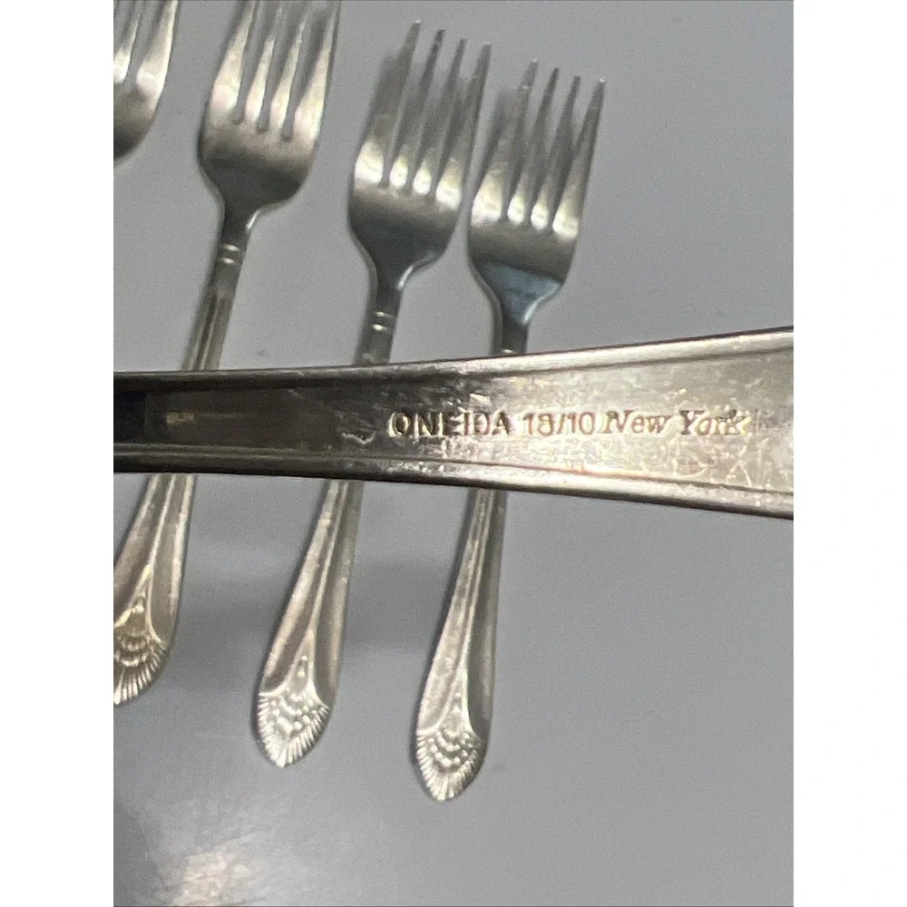 Oneida New York Glossy 18/10 Stainless/Silver Flatware 7